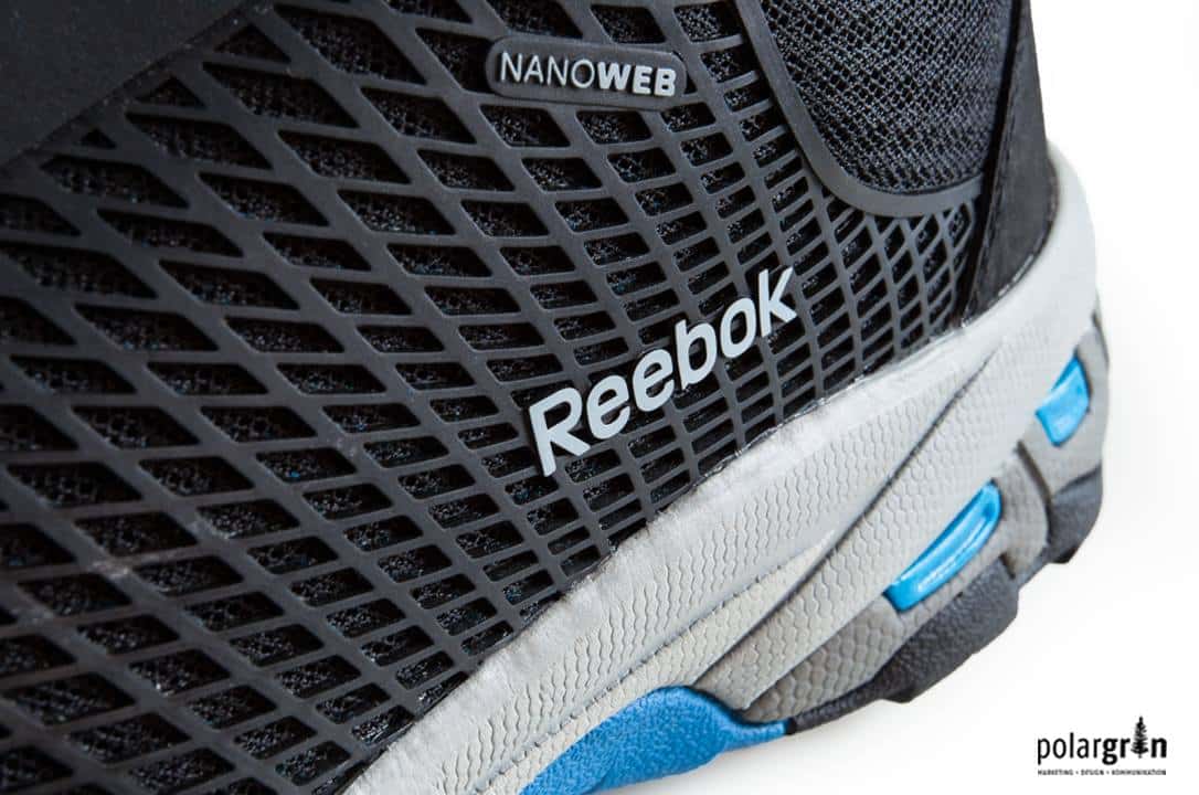 Nahaufnahme eines Sportschuhs von Reebok