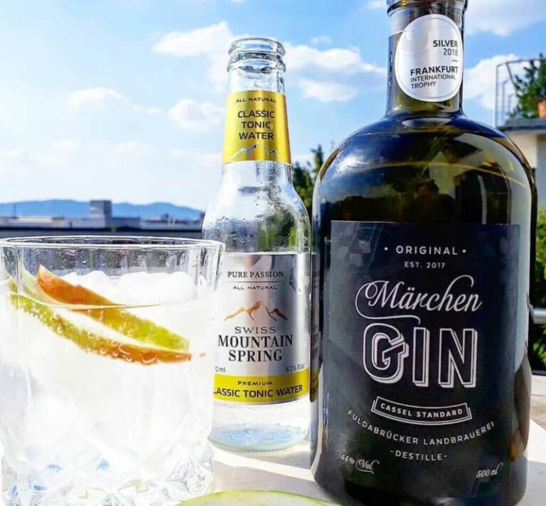 Flasche Märchen GIN mit Etikett
